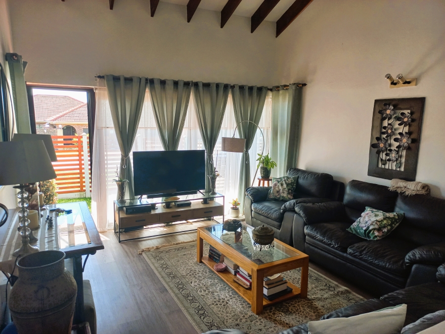 To Let 3 Bedroom Property for Rent in Wavecrest Eastern Cape